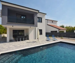 Otok Krk, Gostinjac, novouređena vila s bazenom