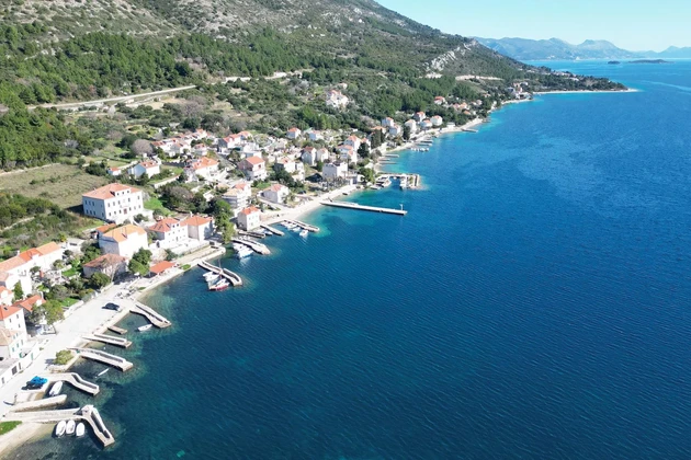 Maison à vendre à seulement 60 mètres de la mer à Orebić en Croatie