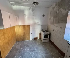 Продается каменный дом в самом центре Стоуна в Хорватии.