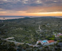 Una moderna interpretazione di una villa in pietra con vista mare - Rogoznica