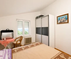 Malinska - Apartment mit Garten und Meerblick