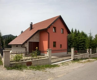 Lokve, casa indipendente con piscina vicino al lago di Lokve