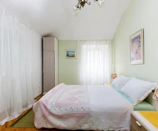 K. Kambelovac, trosoban stan 65 m2 u centru mjesta,50 m od mora,3.kat