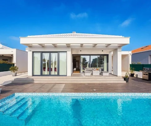 Moderne ebenerdige Villa mit Pool in Pula zu verkaufen in Kroatien