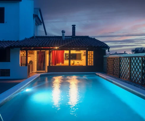 Single-story home with a pool for sale in Medulin in Croatia