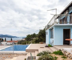 Marina, Haus mit Meerblick