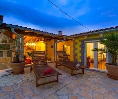 Istrie, Fažana : Élégante propriété double avec piscine à vendre