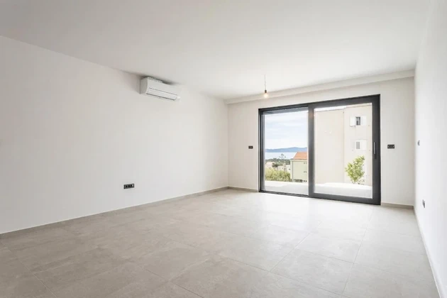 Makarska, appartement de deux chambres avec terrasse et vue sur la mer dans un nouveau développement