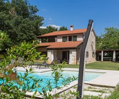 Istria, Poreč, Renovated stone villa with pool and garden