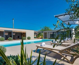 Villa moderna con piscina en venta en Marčana, Croacia