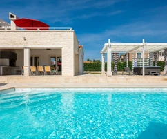 Istrien, Svetvinčenat: Geräumige villa mit pool und blick