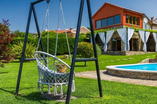 Istrie, Buzet – Okouzlující rustikální vila s bazénem a prostornou zahradou