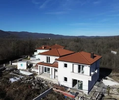 Matulji, Mučići, NEWLY BUILT semi-detached house Roh bau, four-room apartment 213 m², swimming pool