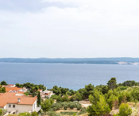 Apartment building for sale with sea view in Omiš in Croatia