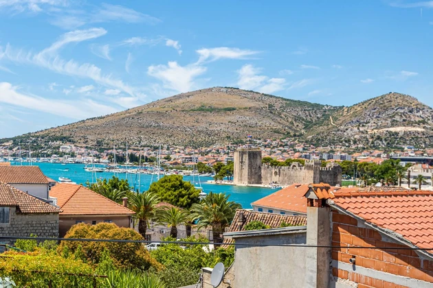Penthouse terasszal és tengerre néző panorámával eladó Horvátországban