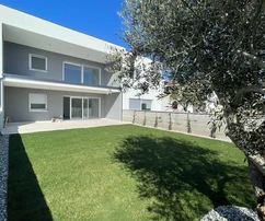 Novigrad, Istria – Moderný prízemný byt so záhradou