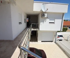 Apartmánový dom 400 metrov od mora