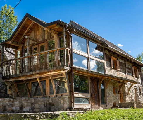 Lika, Plitvicer Seen, umzäuntes Anwesen von 40.000 m² mit 11 Häusern, eine außergewöhnlich seltene Investition