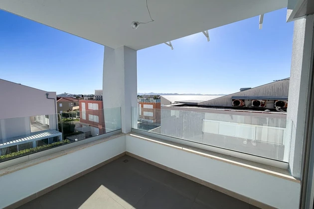 Zadar, Petrčane - Mehrstöckige Residenz mit Dachterrasse und offenem Meerblick