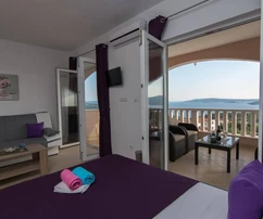 Edificio de apartamentos en venta en Seget Vranjic con vistas en Croacia