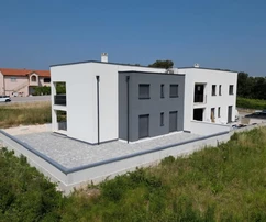 Zadar, Zaton, Dreizimmerwohnung mit Dachterrasse, 50 m vom Meer entfernt