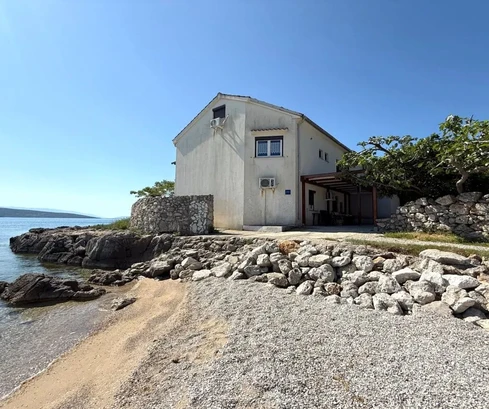 DOPPELHAUSHÄLFTE IN EXKLUSIVER LAGE, DIREKT AM MEER!