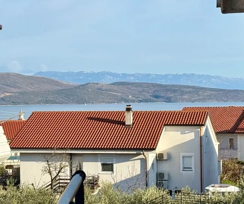 APARTAMENTO EN UNA ZONA TRANQUILA, A 600 M DE LA PLAYA.