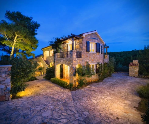 Superbe villa à vendre à Stari Grad en Croatie