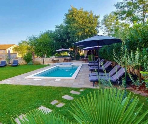 Detached house with apartments for sale in Bale in Croatia