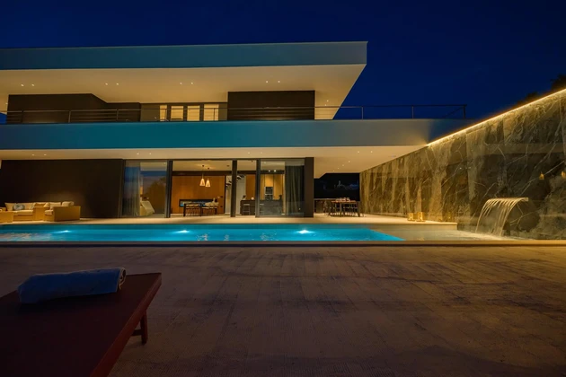 Villa de diseño con piscina en venta en Grožnjan, Croacia
