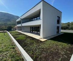 ATRATIVNÍ BYT SE ZAHRADOU, 4000 M OD MOŘE!