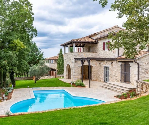 Elegantní vila s bazénem na prodej v Tinjanu v Chorvatsku