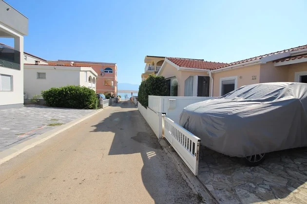 40 meters from the sea, detached one-story house