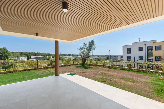 Moderne Wohnung in Novigrad, Istrien, mit Garten und Parkplatz zu verkaufen in Kroatien