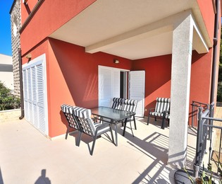 PREDANÉ - Predaj domu s výhľadom na more v Tribunji