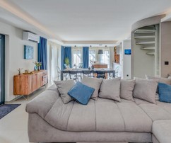 Luxusvilla Brač szigetén medencével és modern felszereltséggel