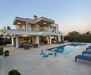 Villa attraente con piscina in un ampio giardino, Poreč, ISTRIA