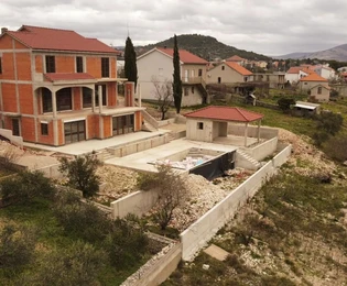 Spaziosa casa familiare con piscina disponibile per l'acquisto in Croazia