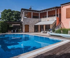 Istria, Rovinj, Stunning villa with expansive garden and building potential