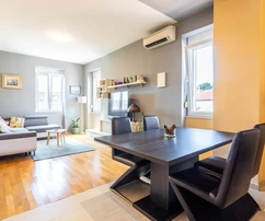 Split, Manuš, appartement spacieux de trois pièces au centre, rénové en 2020.