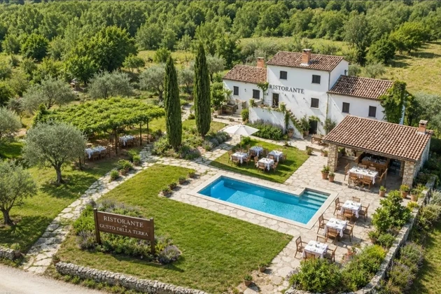 Istria, Oprtalj - Auténtica casa de piedra istriana con amplio terreno edificable