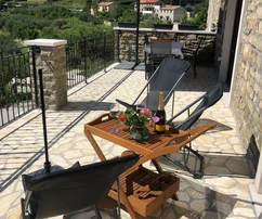 Buje, Istria – Odnowiony kamienny dom z otwartym widokiem