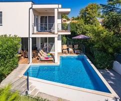 Istria, Premantura, villa moderna con piscina in ottima posizione a 500 m dal mare