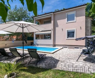 Medencés villa Pula városában eladó Horvátországban