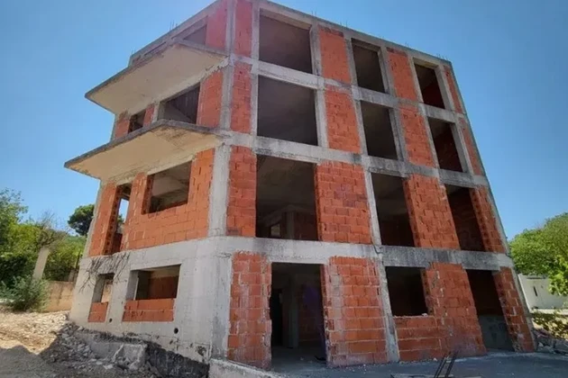 Trogir, Arbanija, casa non finita su 5 piani, 498 m2, vista mare