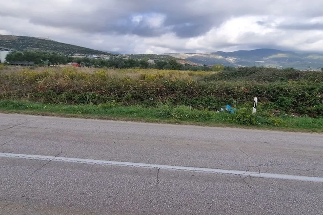 Trogir, Divulje, zemědělská půda 3314 m2, u hlavní silnice na letiště