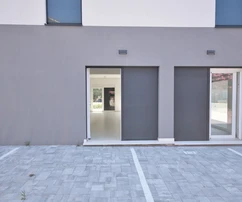 Srima - Spazio commerciale PP1, prima fila sul mare