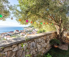 Luxusvilla apartmanokkal eladó Dugi Ratban Horvátországban