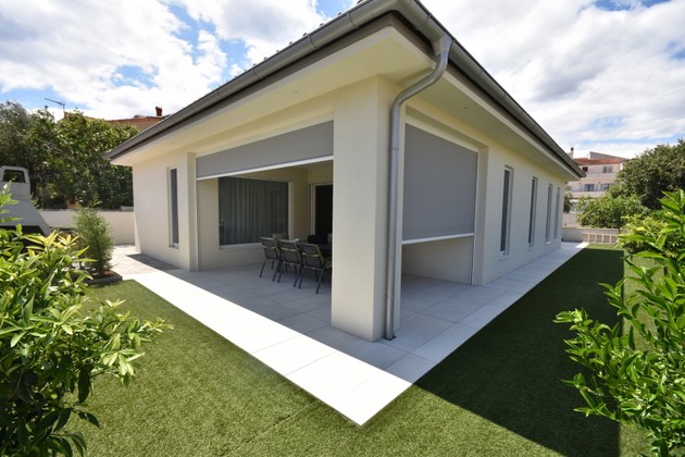 Atractiva casa de una sola planta disponible en Vodice