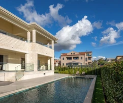 Exclusiva: Villa de lujo con vistas panorámicas al mar y a la ciudad, cerca del centro